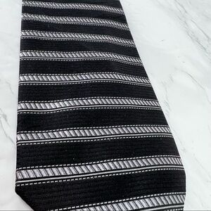 JoS. A Bank Luxury Tie 100% Silk Made in Italy Gray Black Silver Necktie Classic
